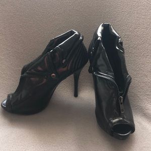 Black leather jacket HEELS!